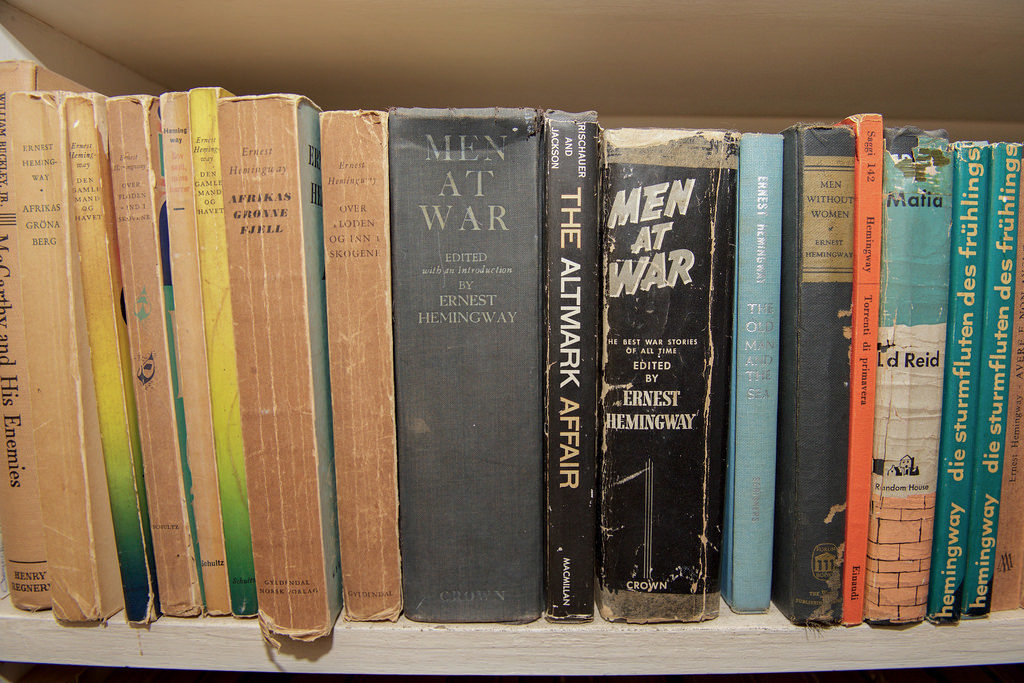 Las primeras ediciones de Ernest Hemingway o una copia limitada de sus primeras novelas son muy valiosas / Flickr