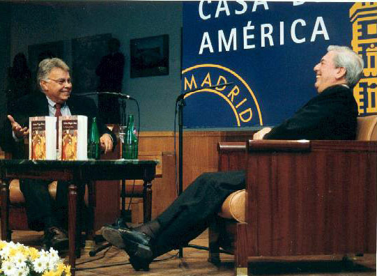 Felipe González y Mario Vargas en 2001 / Foto: Casa de América