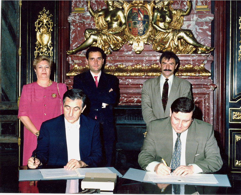 Firma protocolaria de la inauguración de Casa de América, 1992