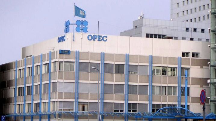 La OPEP acordó en mayo mantener nueve meses más el recorte de producción / Foto: Priwo