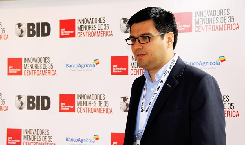 El guatemalteco Antonio Navas creó una app que permite aprender idiomas de forma gratuita / Foto: Innovators Under 35