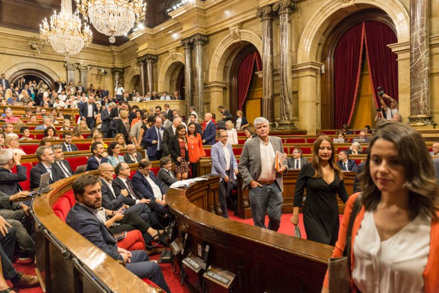 Los diputados de Ciudadanos, PSC y PP abandonaron juntos el pleno del Parlamento catalán que iba a aprobar el referéndum del 1 de octubre / Foto: Parlamento de Cataluña