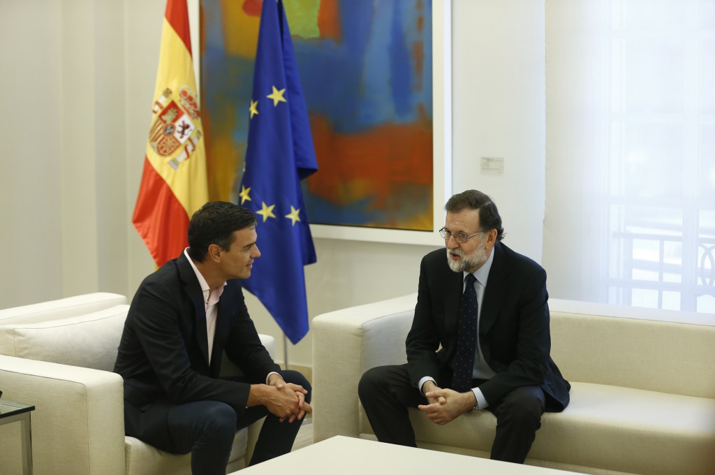 El Pedro Sánchez quiere que Rajoy negocie con los independentistas y Podemos / La Moncloa: Diego Crespo