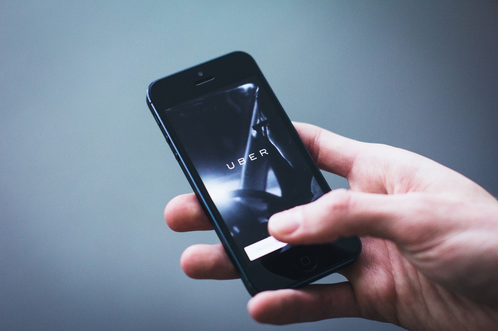 Uber está revolucionando el sector del taxi en todo el mundo / Foto: Pixabay