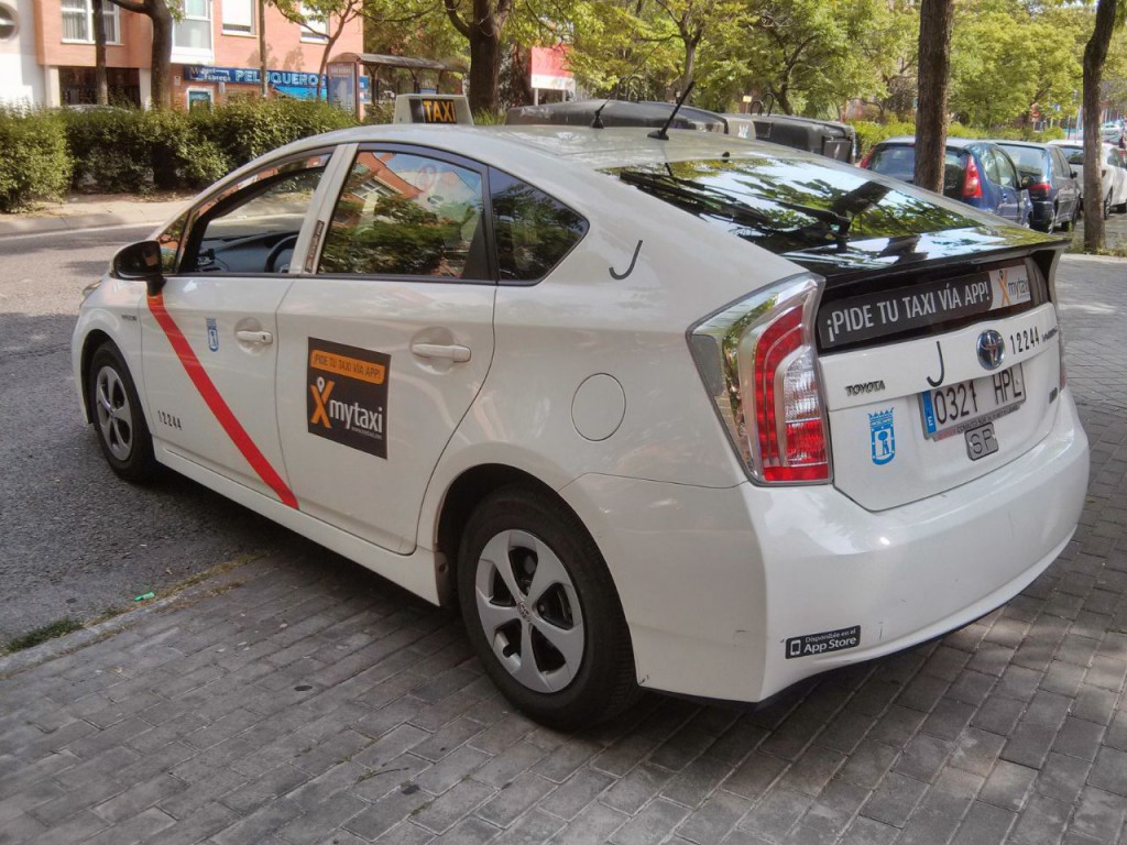 Muñoz apuesta por servicios añadidos en su vehículo para competir con Cabify y Uber / Foto: Francisco Muñoz