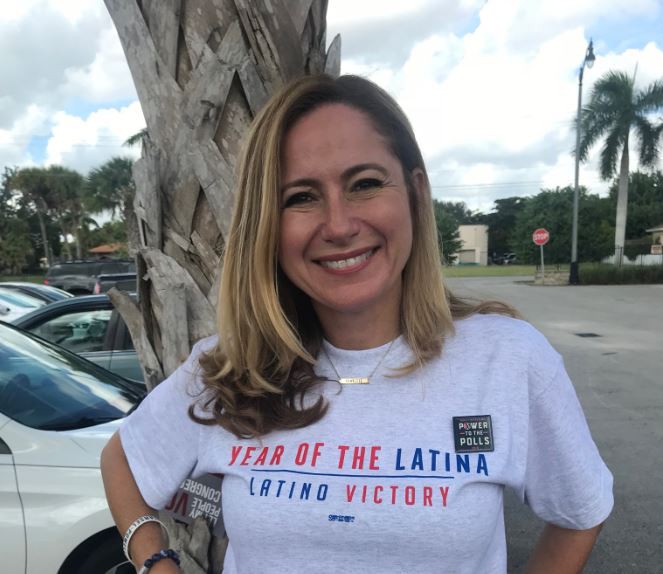 La inmigrante ecuatoriana Debbie Mucarsel ganó en Miami / Foto: @DebbieforFL