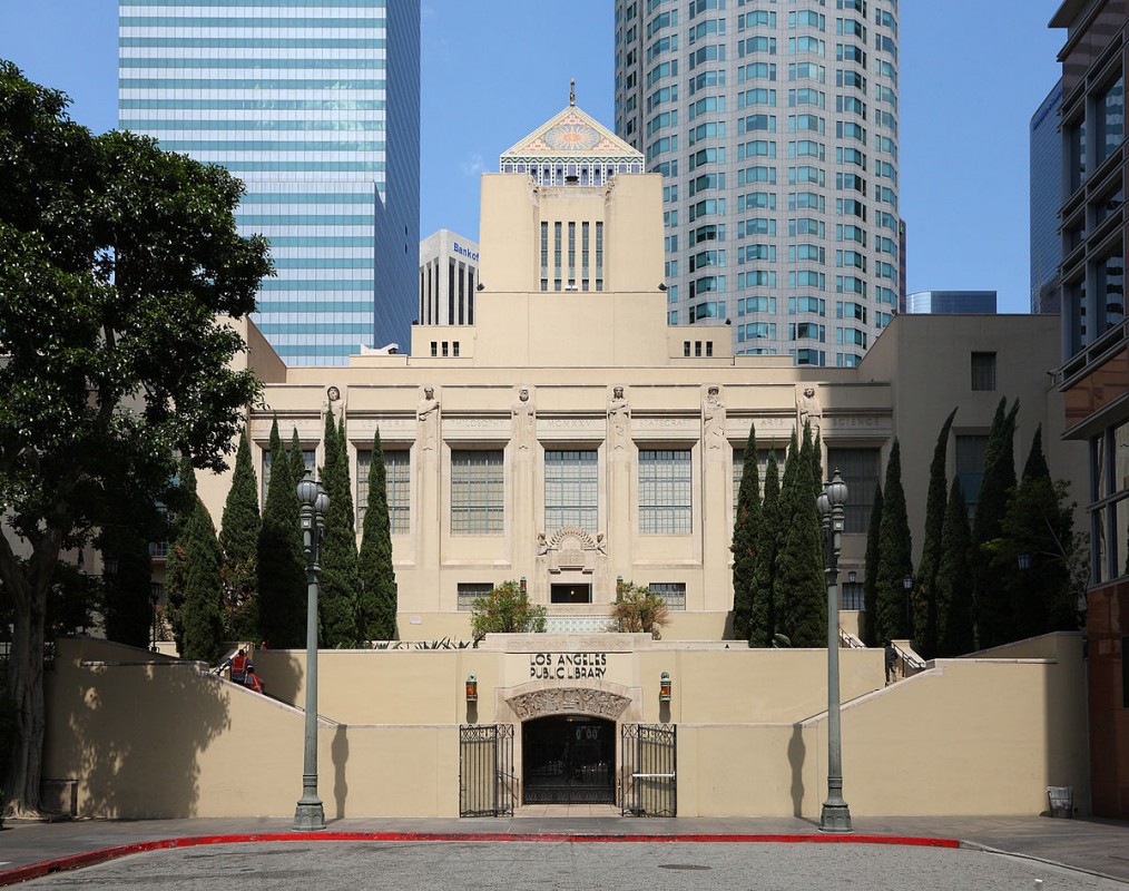 El libro indaga en la historia y el presente de la Biblioteca de Los Ángeles / Foto: Wikipedia