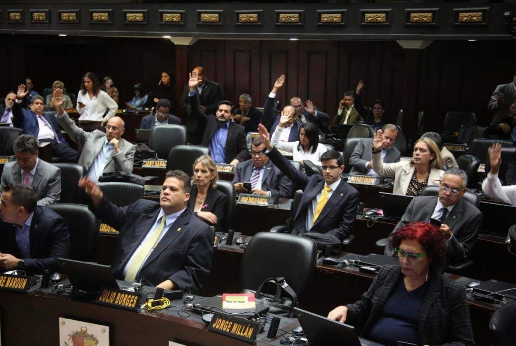 La mayoría votó por la necesidad de recuperar el dinero robado / Foto: @AsambleaVE