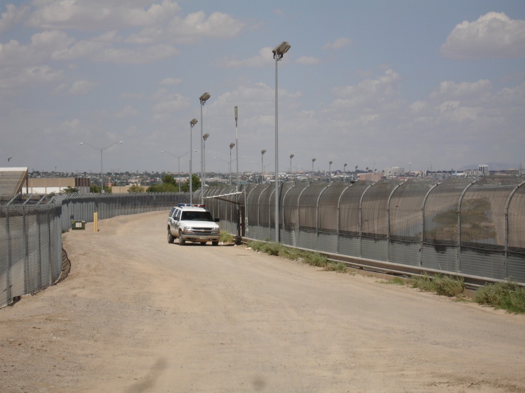 La frontera entre México y EEUU ya está protegida por una inmensa reja / Foto: WC