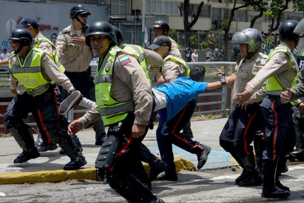 Los cuerpos represores detienen y maltratan a menores de edad / Foto: Foro Penal