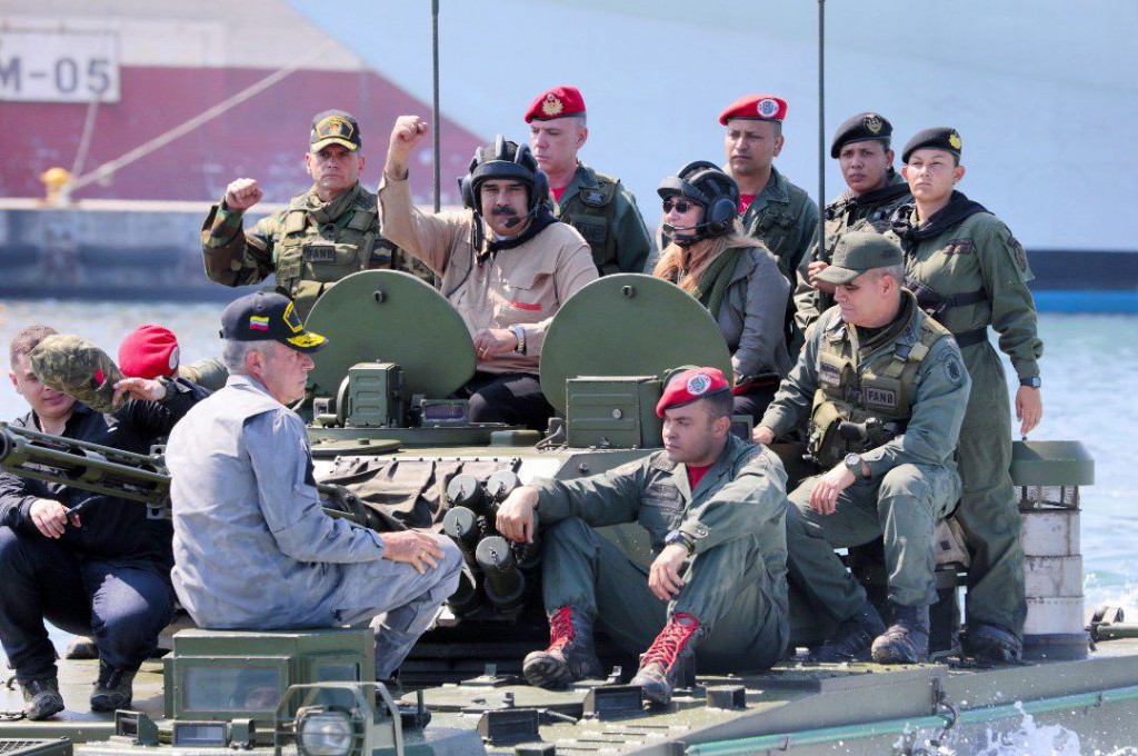 Maduro se rodea de militares para tratar de convencer de su poder / Foto: @NicolasMaduro