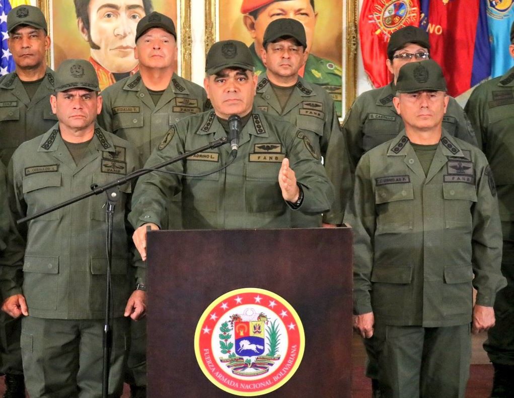 El general Vladimir Padrino López lanzó un mensaje desafiante / Foto: FANB