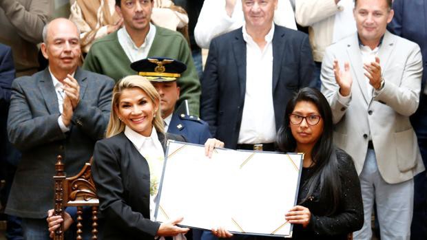 Para Eva Copa y Jeanine Áñez llega el momento de la conciliación / Foto: Senado de Bolivia