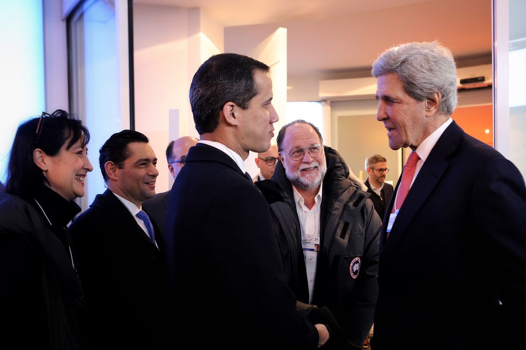 El exsecretario de Estado de Obama mantuvo una conversación con Guaidó / Foto: CCN