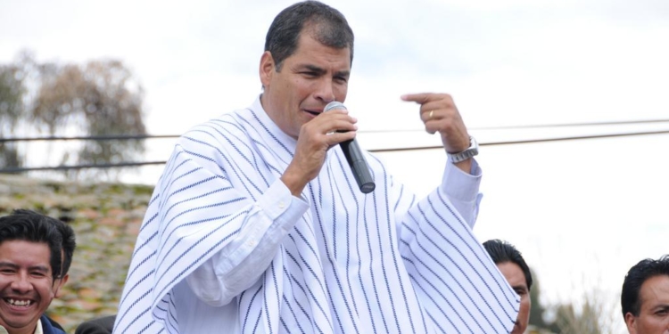 Rafael Correa está completamente metido en su propia leyenda. / Flickr: Ministerio de Coordinación de la Producción de Ecuador.