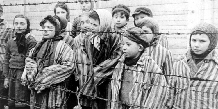 El antisemitismo llegó a su culminación con el Holocausto / Wikipedia