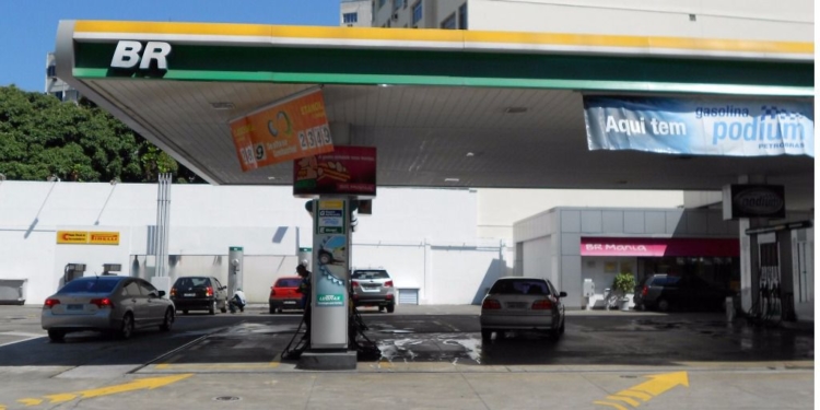 Petrobras calcula que el precio del diésel puede caer un 2,2% de media, y el de la gasolina un 2,4% / Foto: Wikimedia