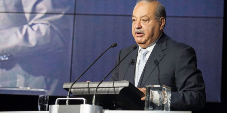 La compañía del mexicano Carlos Slim ganó seis veces más / Flickr: ITU Pictures