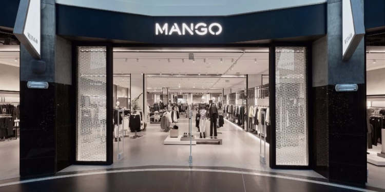 El local tendrá más de 400 m2 en los que ofrece prendas para mujer y para hombre / Foto: Mango