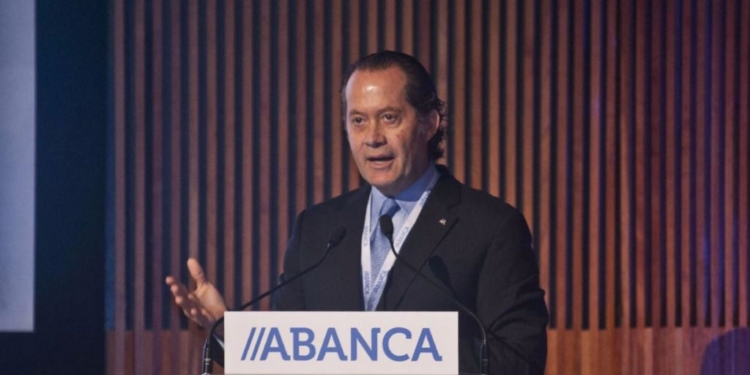 Escotet sustituye a Etcheverría en la presidencia de Abanca / Foto: Abanca