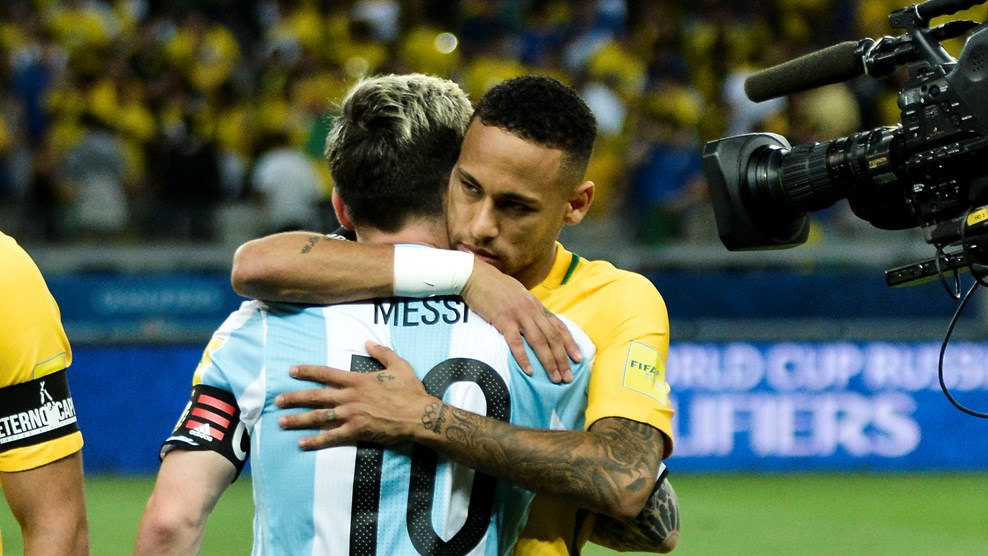 Messi es el mejor pagado, seguido de su compañero en el FC Barcelona, Neymar Jr. / Foto: FIFA