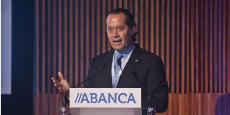 Escotet sustituye a Etcheverría en la presidencia de Abanca / Foto: Abanca