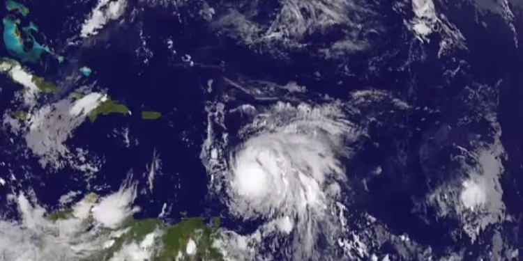 El ojo del huracán tocó tierra en la isla de Dominica este lunes con vientos de hasta 260 km/h / Foto: NASA