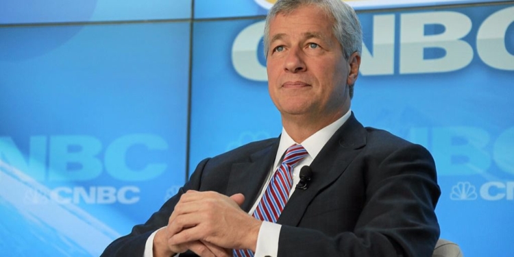 El CEO de JP Morgan comparó el fraude del bitcoin con la estafa de los bulbos del tulipán en Holanda / Foto: WEF