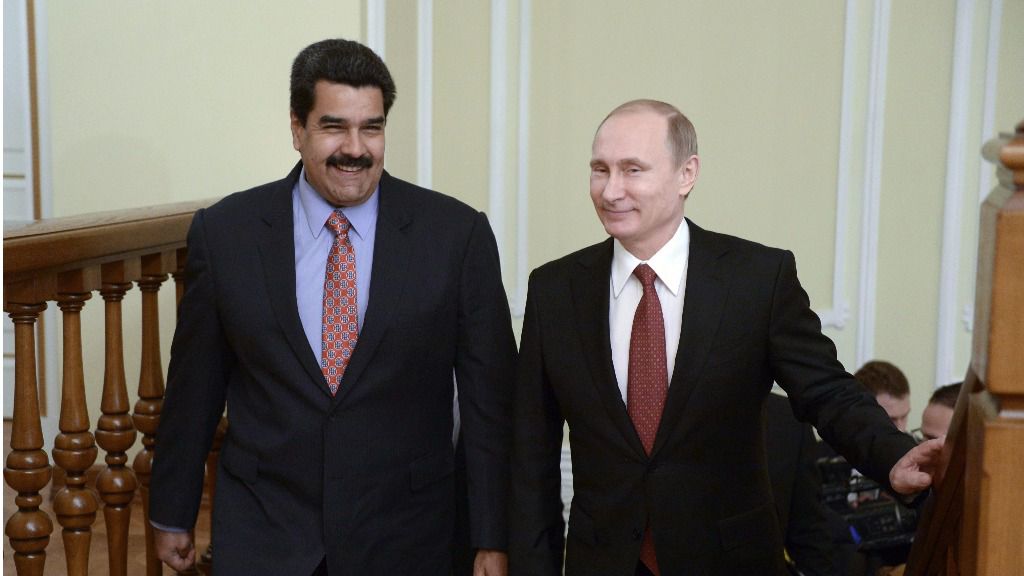 Hasta ahora Nicolás Maduro sólo obtiene de Vladimir Putin una foto - ALnavío