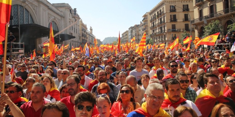 Masiva manifestación en Barcelona para defender la Constitución y la unidad de España / Flickr: HazteOir.org