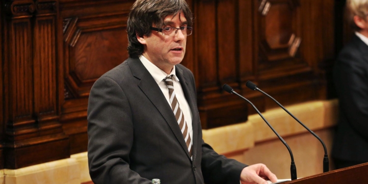 El Constitucional se ha pronunciado contra el Ejecutivo de Puigdemont hasta 17 veces / Wikimedia: Davidpar