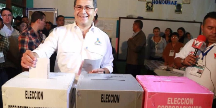 A Juan Orlando Hernández y Salvador Nasralla les han separado 52.000 votos votos / Foto: Presidencia Honduras