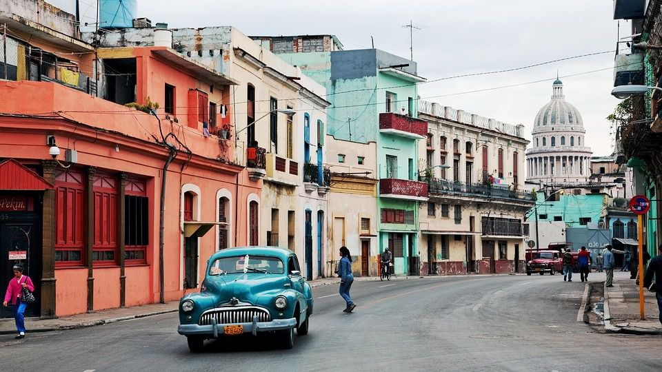 El viaje de Felipe VI o Mariano Rajoy a Cuba sigue estando en el aire / Pixabay: Falkenpost