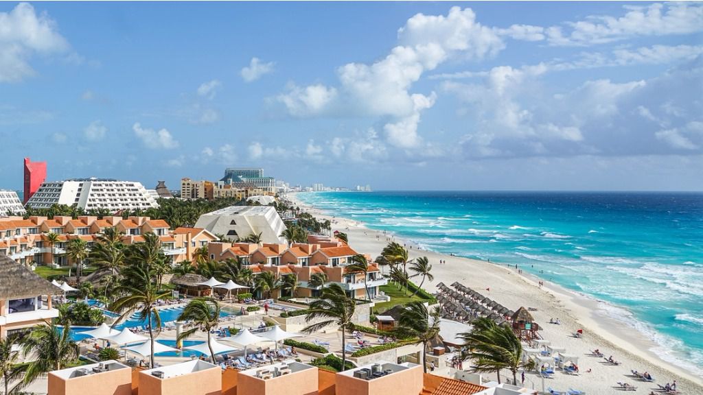 México vuelve a batir record de turistas extranjeros y cierra el año con 39 millones / Pixabay: Mariamichelle