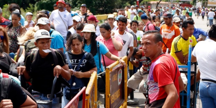 La causa del éxodo venezolano es un proceso político que derivó en hiperinflación, hambre… / EFE: Schneyder Mendoza