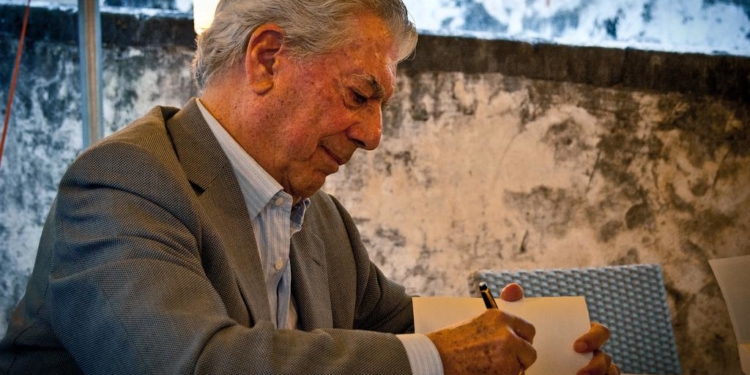 Vargas Llosa sobre el fujimorismo: “Perú quedó vacunado contra un sistema que produjo tanto horror” / Flickr: Dadevoti