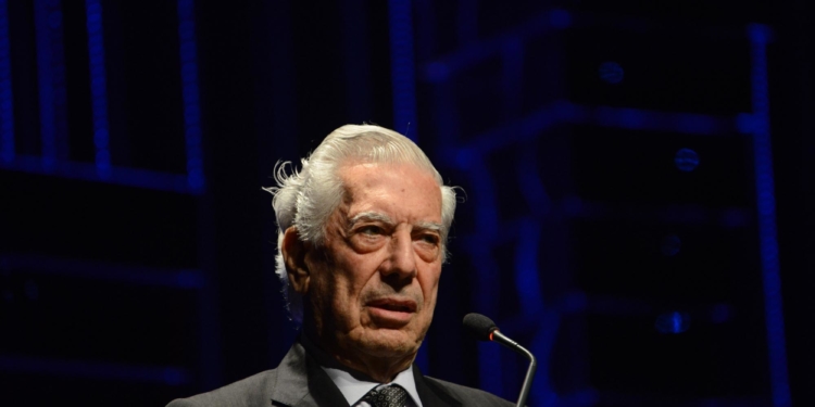 Para Mario Vargas Llosa el candidato colombiano Gustavo Petro es “un demagogo peligroso” / Foto: WC