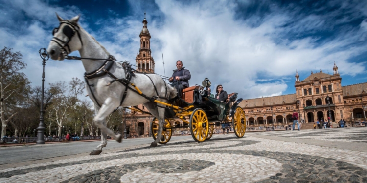 Los turistas extranjeros pasaron de media en España 7,5 días, dice el INE / Foto: PxHere