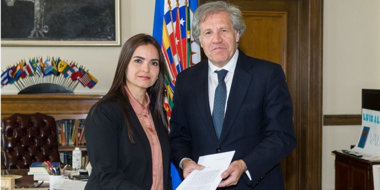 Luis Almagro y Tamara Sujú podrían llevar al régimen de Maduro a La Haya / Foto: OEA