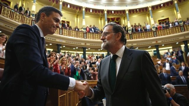 Mariano Rajoy ha repasado el balance económico de su Gobierno tras ser derrotado por Pedro Sánchez / Foto: PSOE