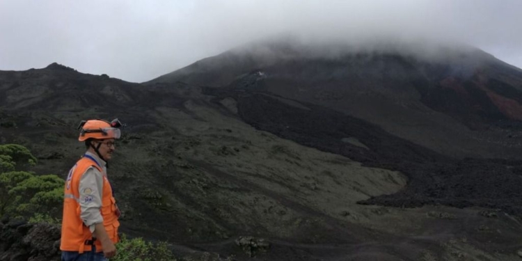 Suspenden las operaciones de rescate tras la erupción del volcán / Twitter: @ConredGuatemala