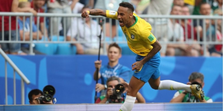 Neymar es de los pocos jugadores que cortan la tendencia defensiva de Brasil / Foto: CBF