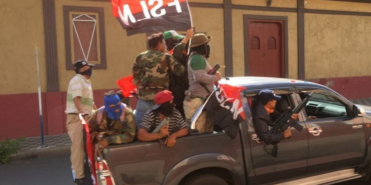 Paramilitares sandinistas participan en la represión de las protestas / Foto: Alianza Cívica por la Justicia y la Democracia