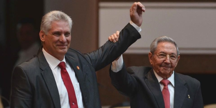 Miguel Díaz-Canel y Raúl Castro