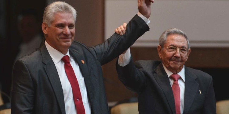 Miguel Díaz-Canel y Raúl Castro