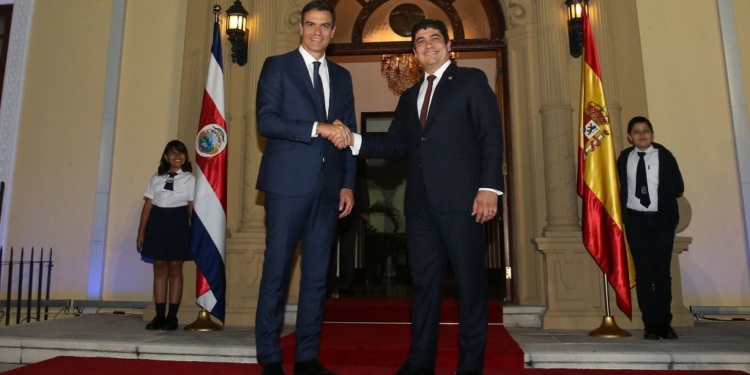 Pedro Sánchez y Carlos Alvarado