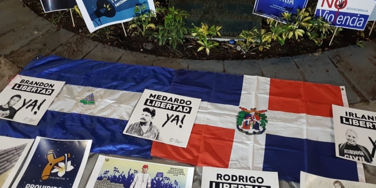 Los manifestantes nicaragüenses compararon a Ortega con Somoza / Foto: SOS Nicaragua Global