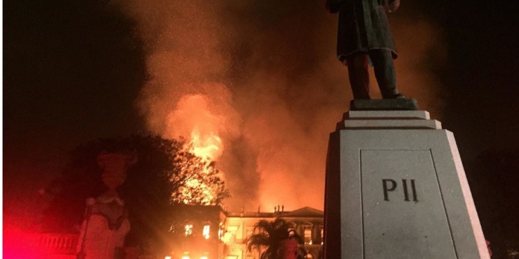 El Museo fue pasto de las llamas / Foto: Felipe Milanez