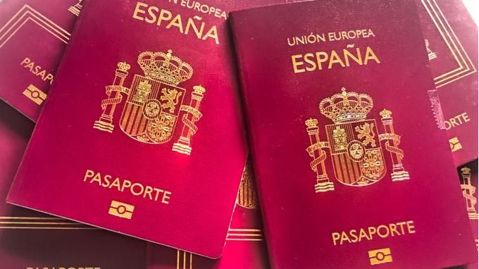 Figurar en una lista de apellidos sefardíes no da acceso al pasaporte español / Foto: Extranjería Madrid