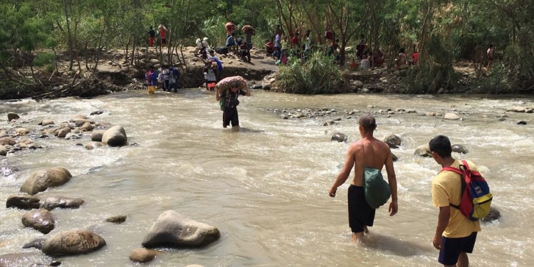 Migrantes venezolanos de camino a Colombia / Foto: PMA / Jonathan Dumont